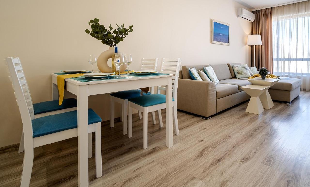 Summertime In South Bay Apartment *