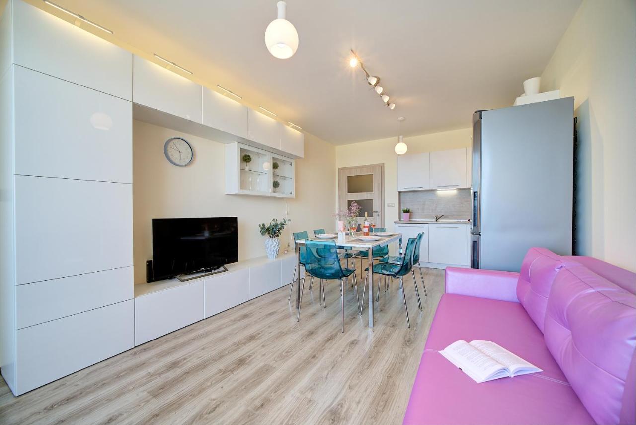 Apartment Summertime In South Bay