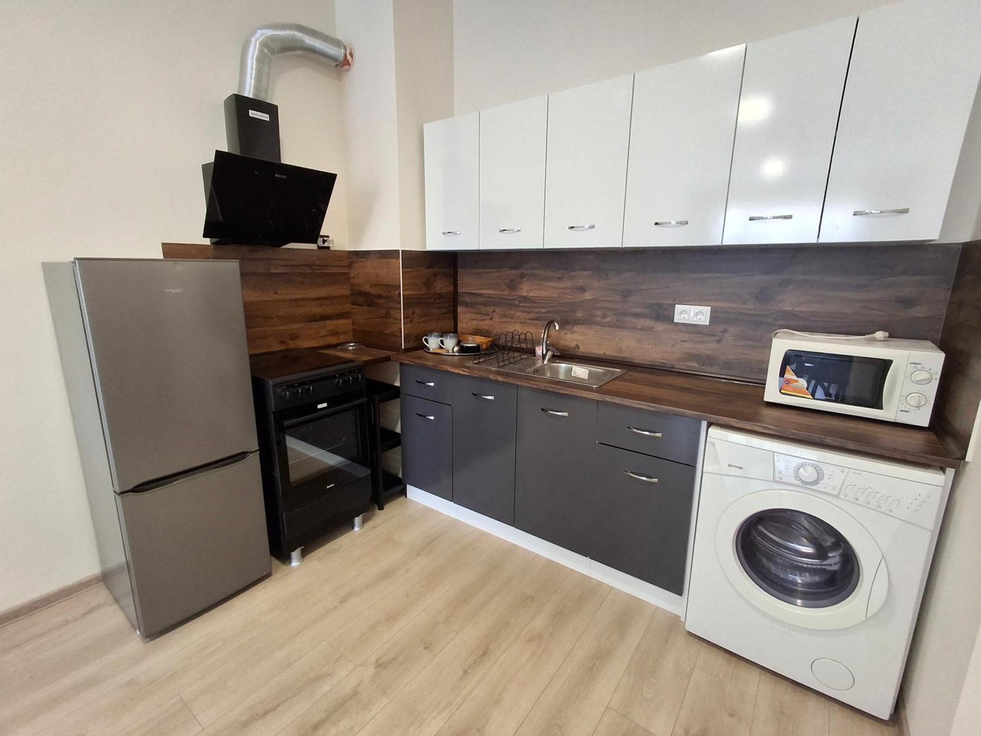 Summertime In South Bay Apartment