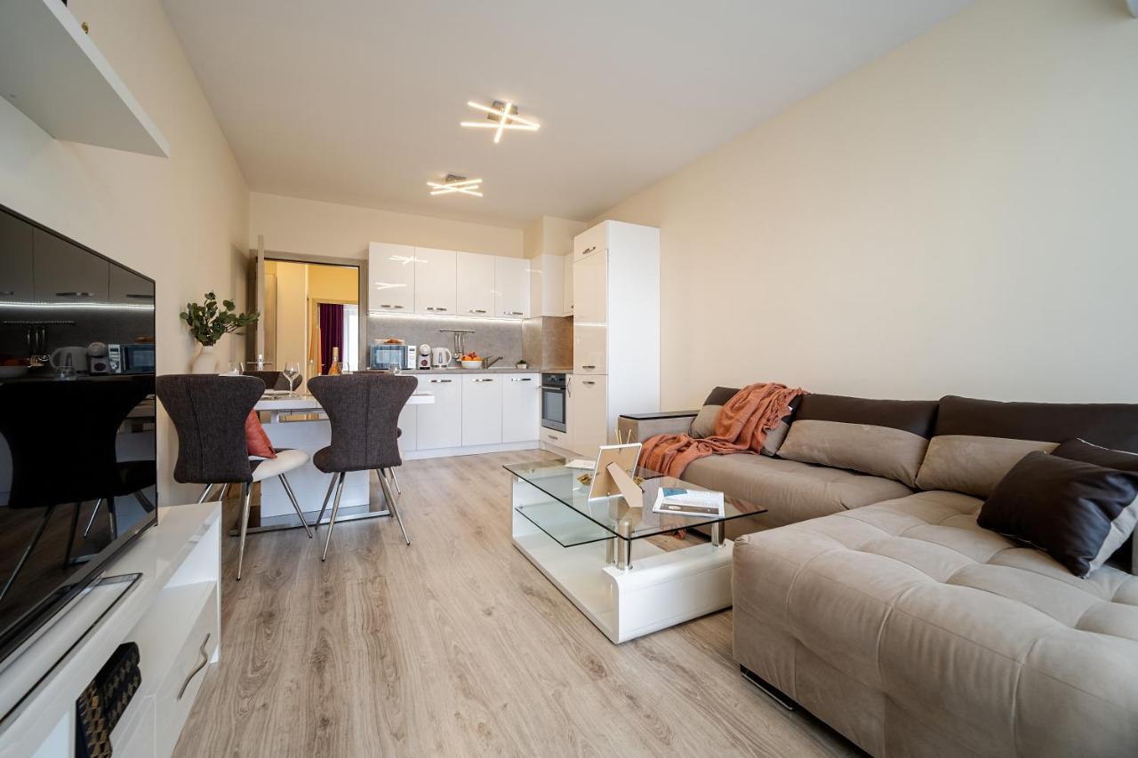 Summertime In South Bay Apartment