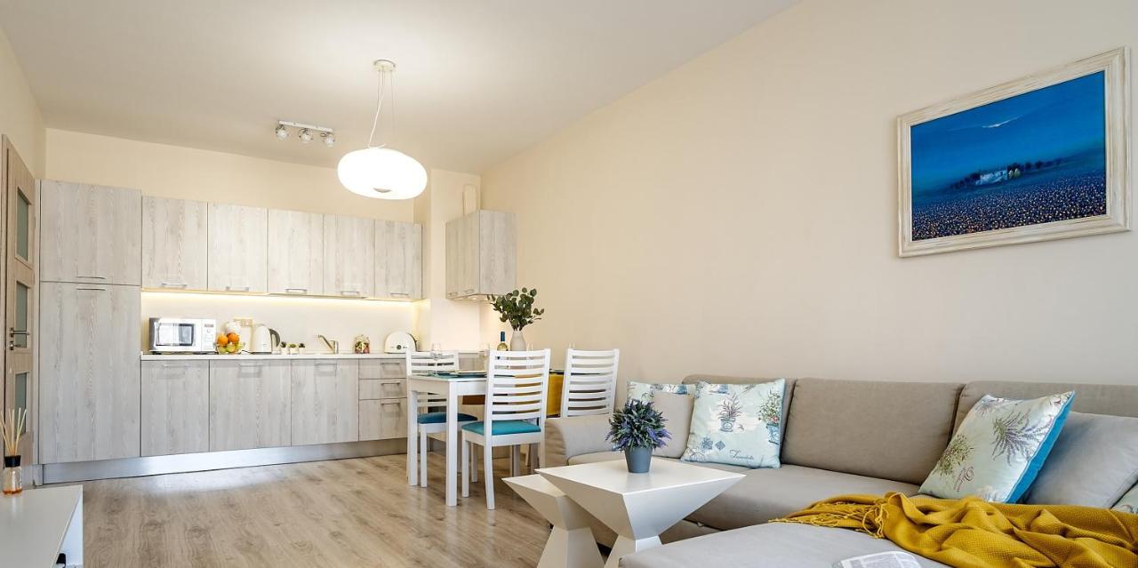 Summertime In South Bay Apartment