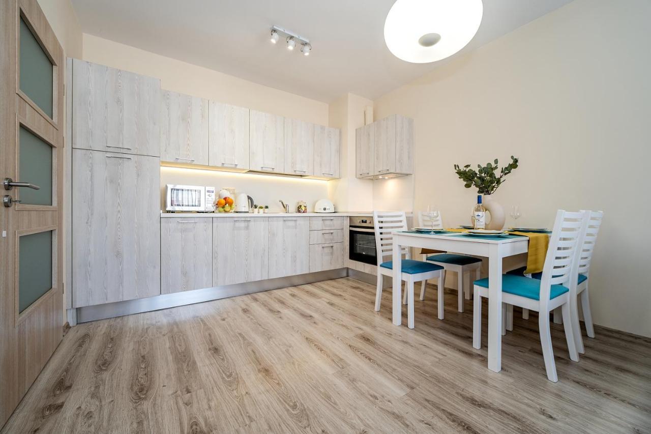 Summertime In South Bay Apartment *