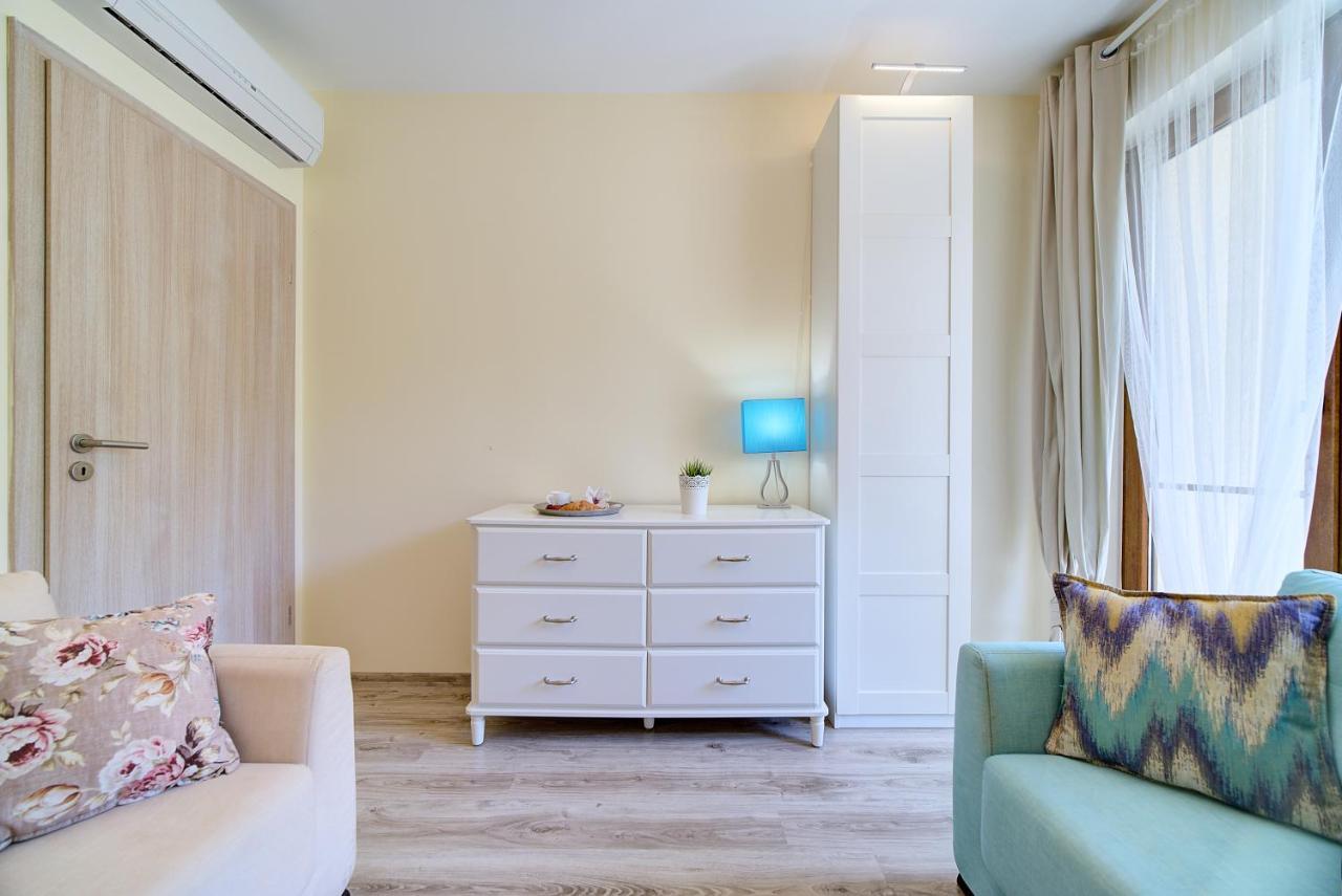 Apartment Summertime In South Bay